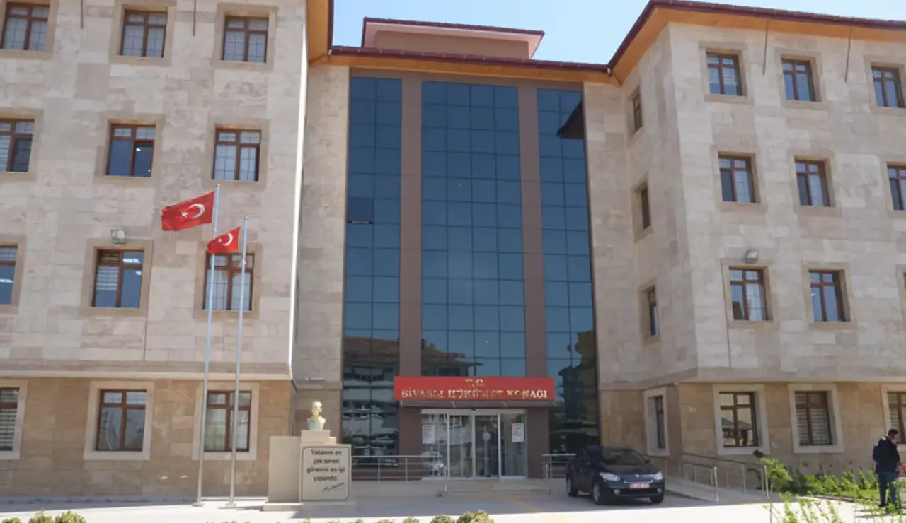 Sivaslı Regierungsgebäude